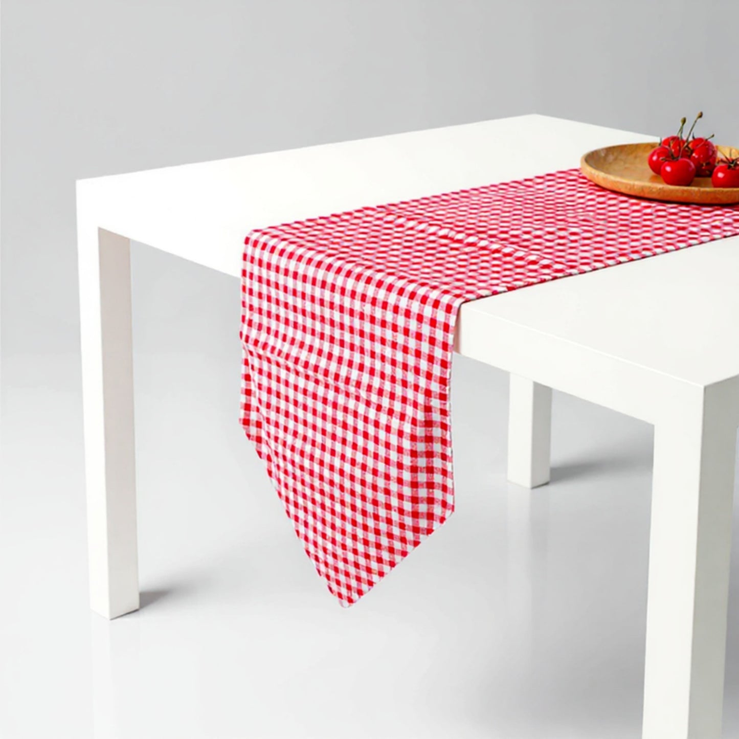 Dainty Daisy Print Tablecloth with Soft Neutral Background
