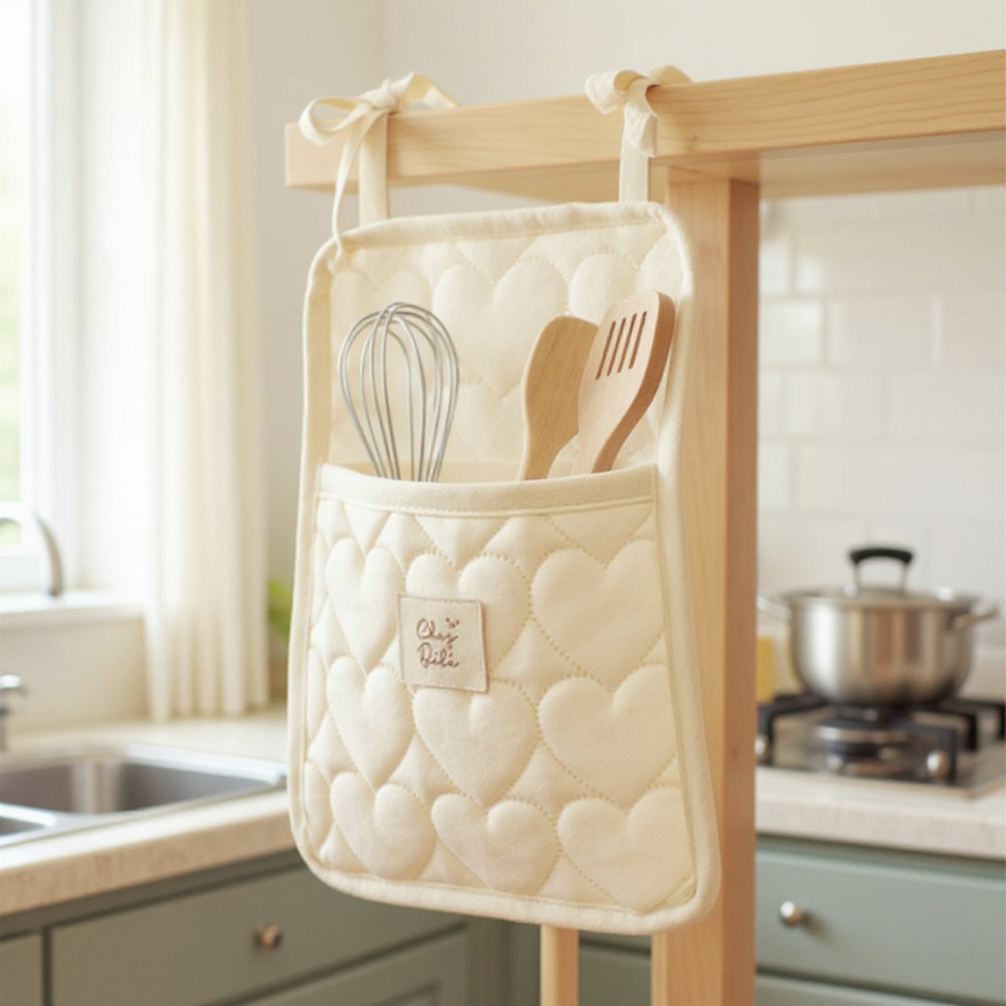 Quilted Heart Pattern Hanging Storage Pouch with Bow Tie Straps