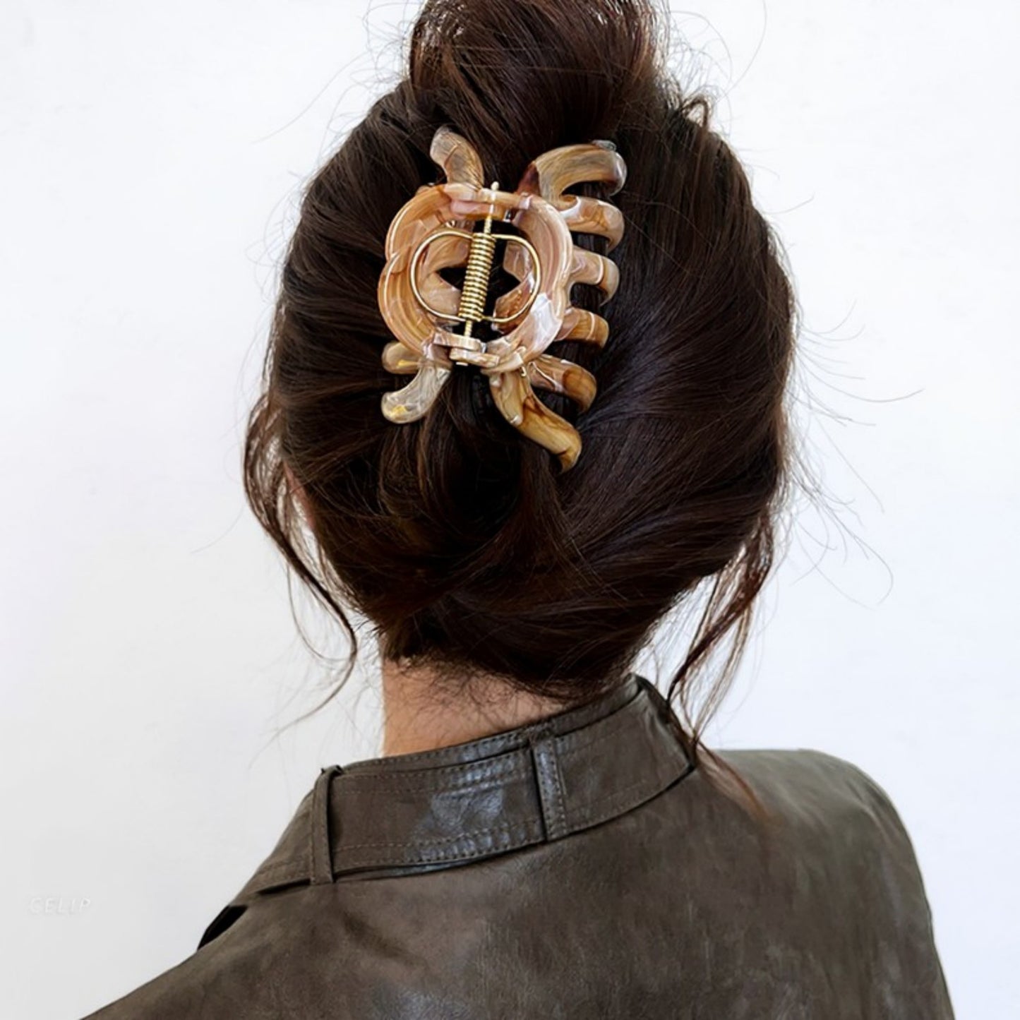 2-Piece Translucent Marbled Hair Claw Clips Set with Curved Grip Design 4in