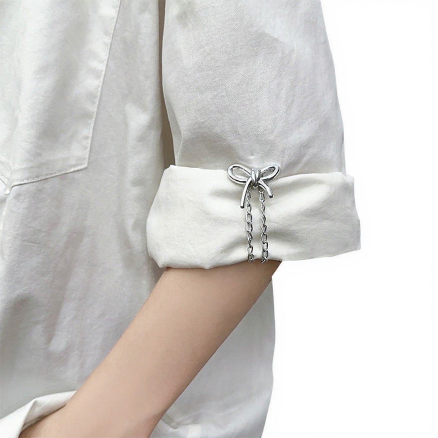 3-Piece Bow and Chain Decorative Clothing Clip Set with Sculpted Metal Ribbon Design for Stylish Detailing 1.5x1.4in