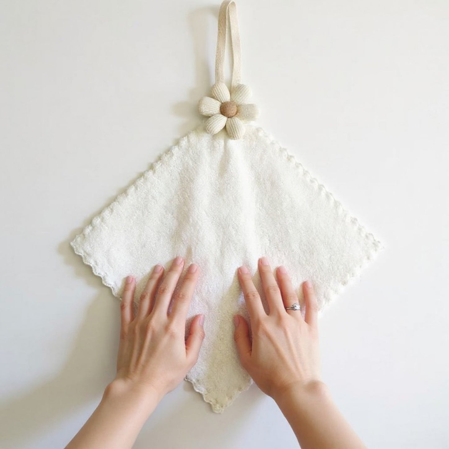 Soft Absorbent Hanging Washcloths 3 Pack Reusable Textured Cleaning Cloths