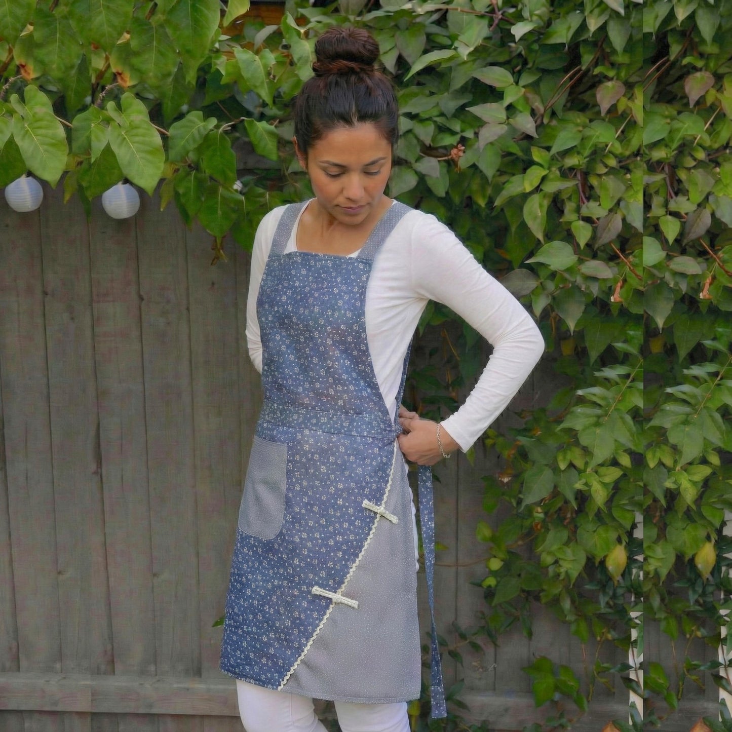 Floral Pattern Kitchen Apron with Adjustable Shoulder Straps Front Pocket and Decorative Trim Detail