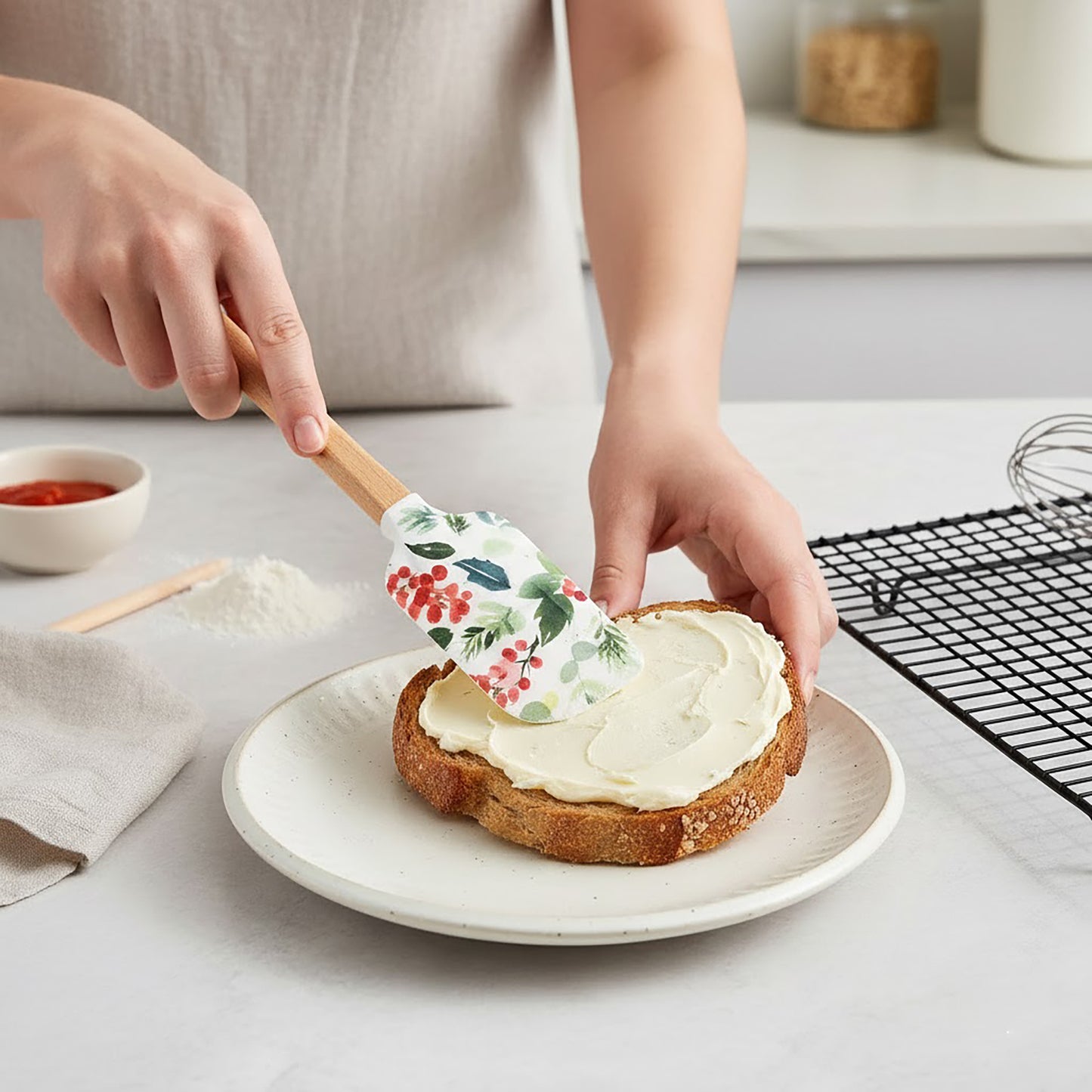 Silicone Spatula Set with Wooden Handles Bee Print Heat Resistant Kitchen Baking Tools 2 Piece