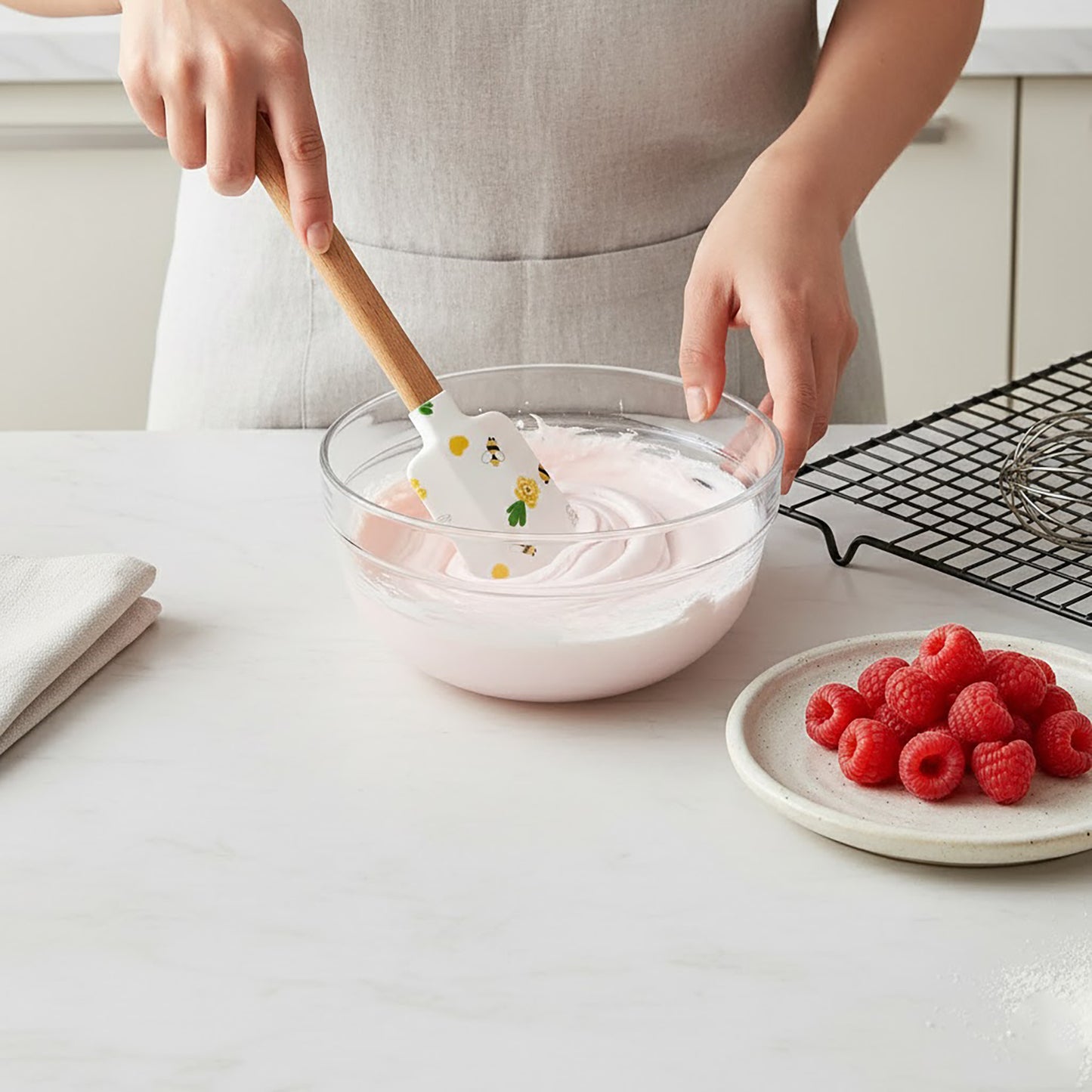 Silicone Spatula Set with Wooden Handles Bee Print Heat Resistant Kitchen Baking Tools 2 Piece