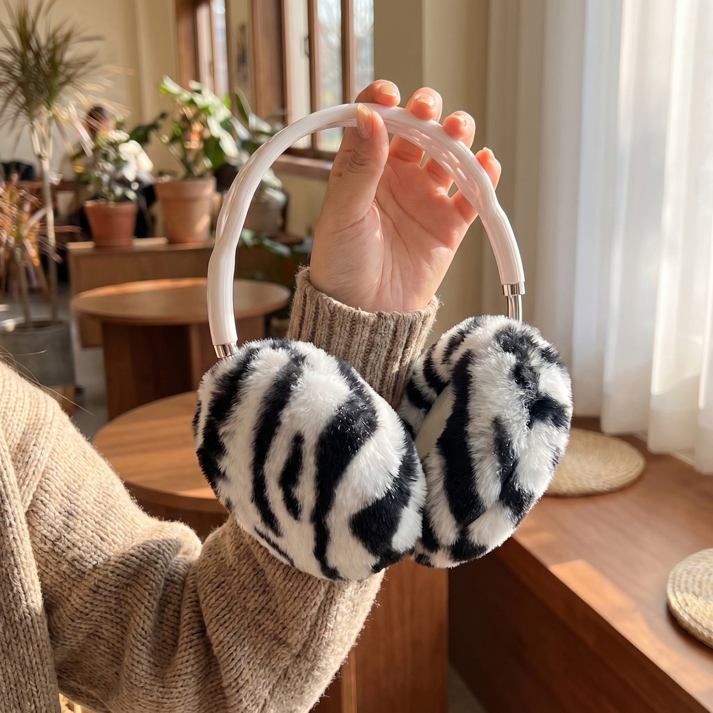 Tiger Print Plush Headphone Case for AirPods Max, Cute Furry Protective Cover with Soft Lining