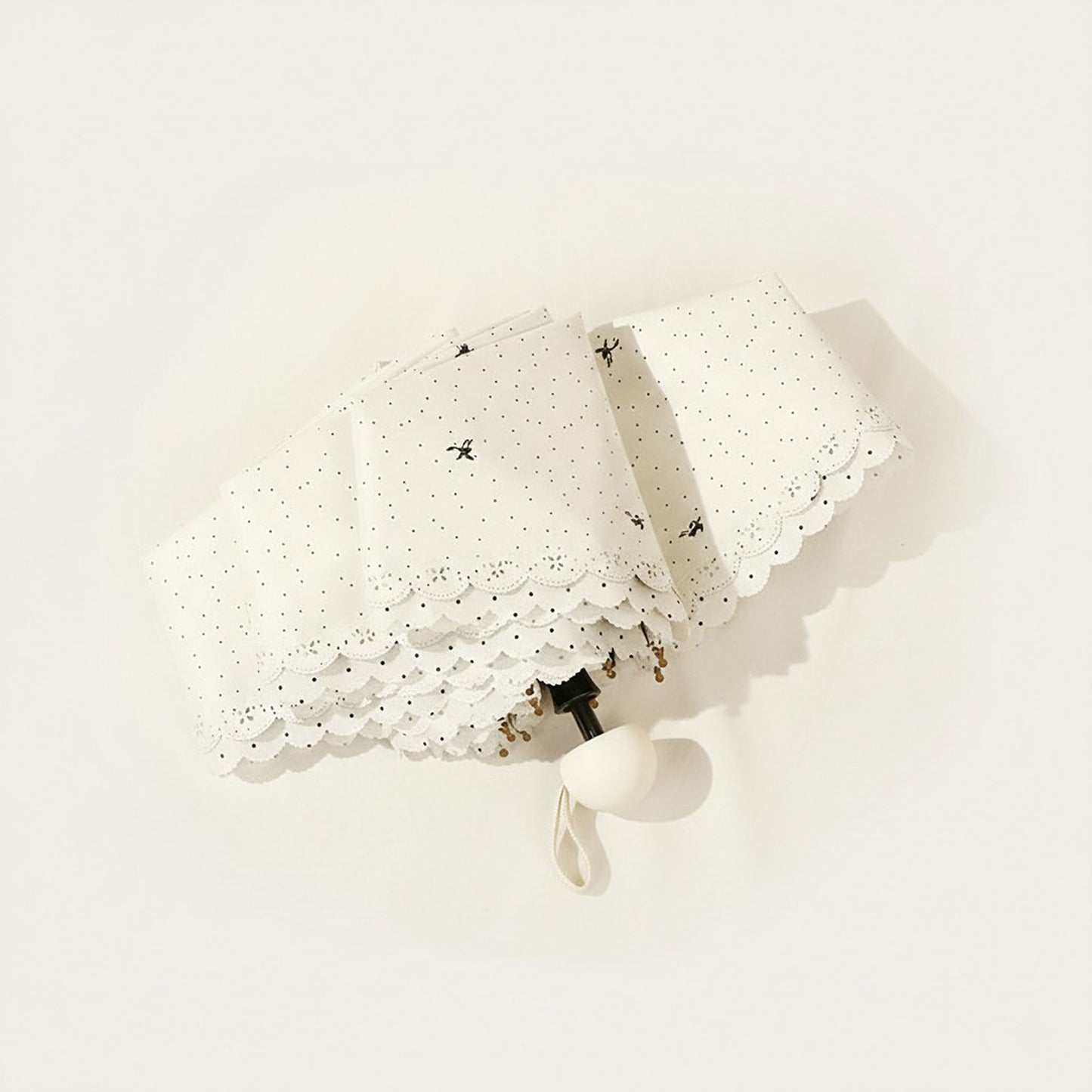 Floral Print Compact Umbrella with Scalloped Edge Canopy Automatic Open and Wind Resistant Frame