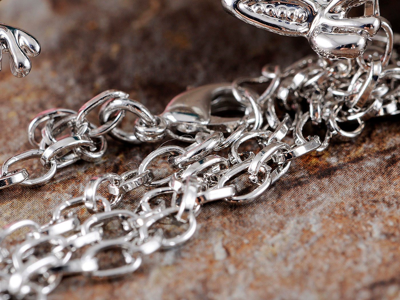 Green Resin Bead Body Water Gecko Lizard Pendant Necklace