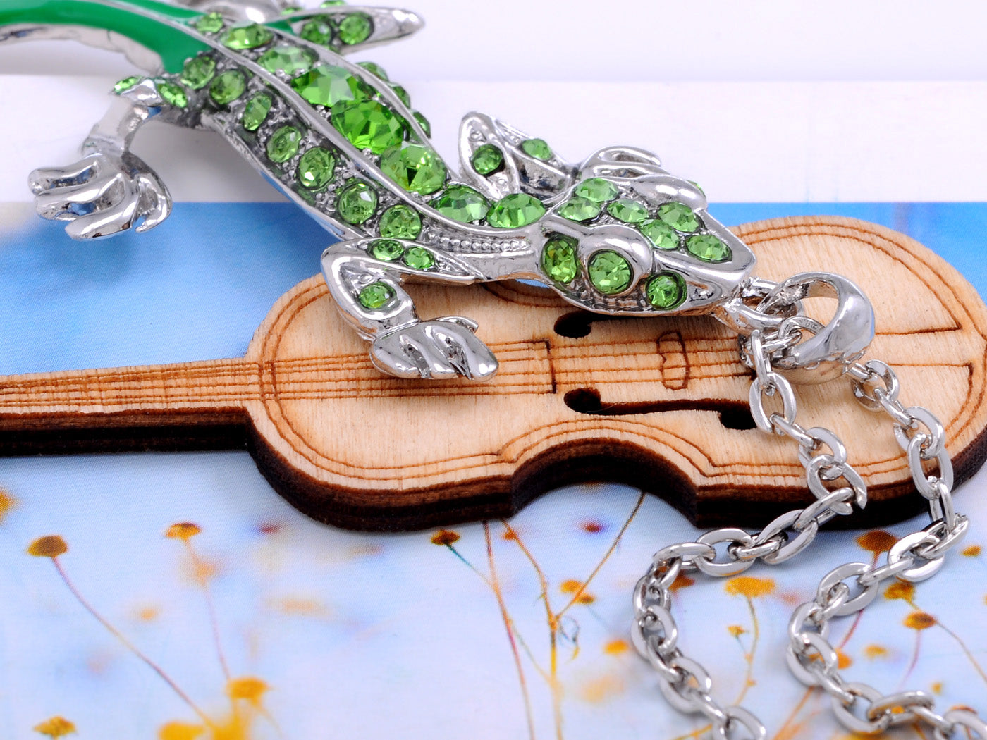 Green Resin Bead Body Water Gecko Lizard Pendant Necklace