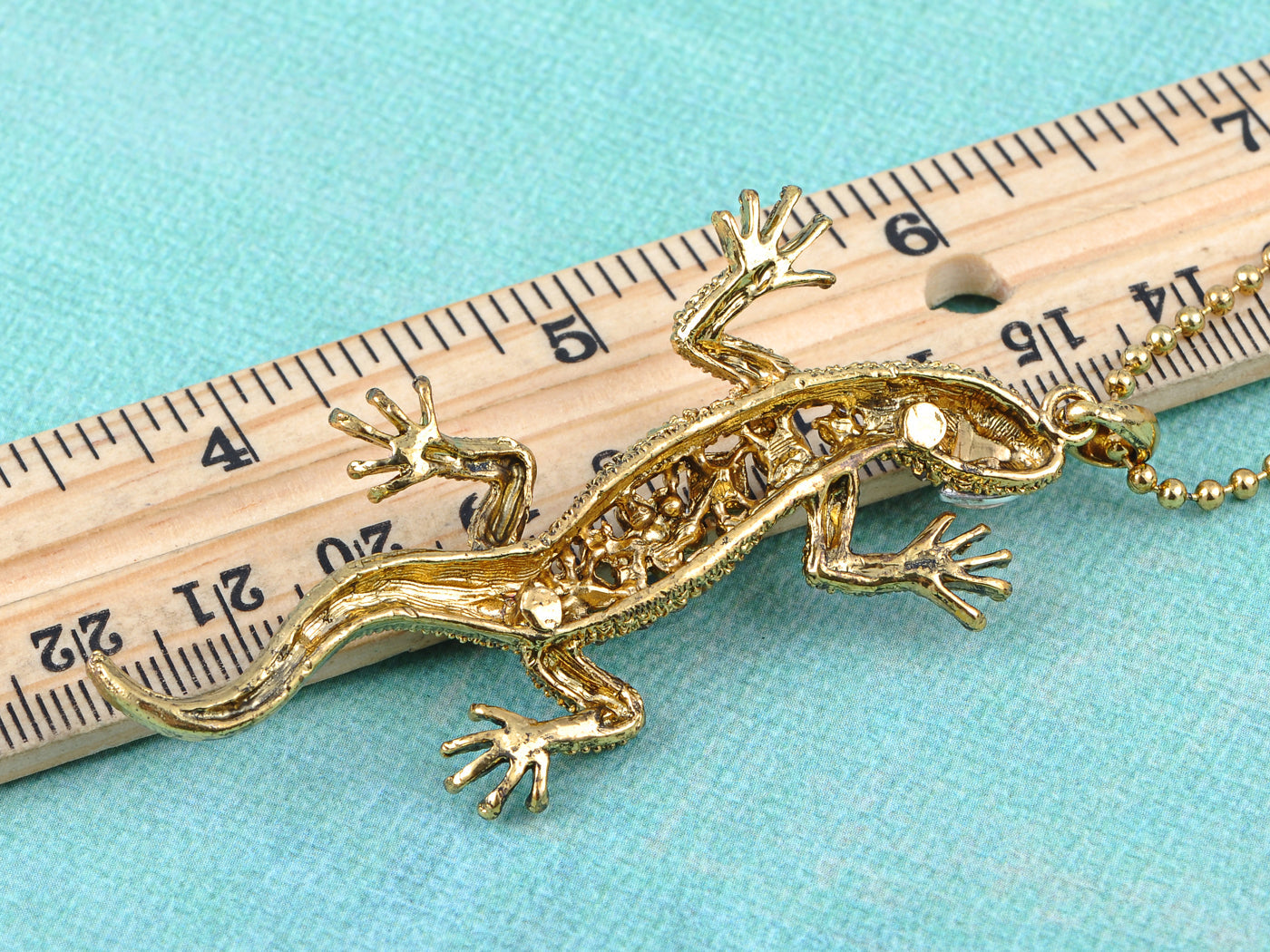Green Resin Bead Body Water Gecko Lizard Pendant Necklace
