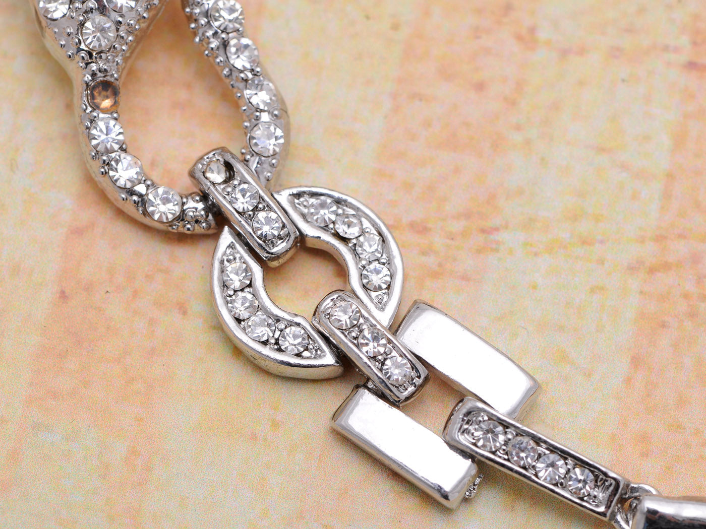 Connecter Jaguar Multiple Chains Able Necklace