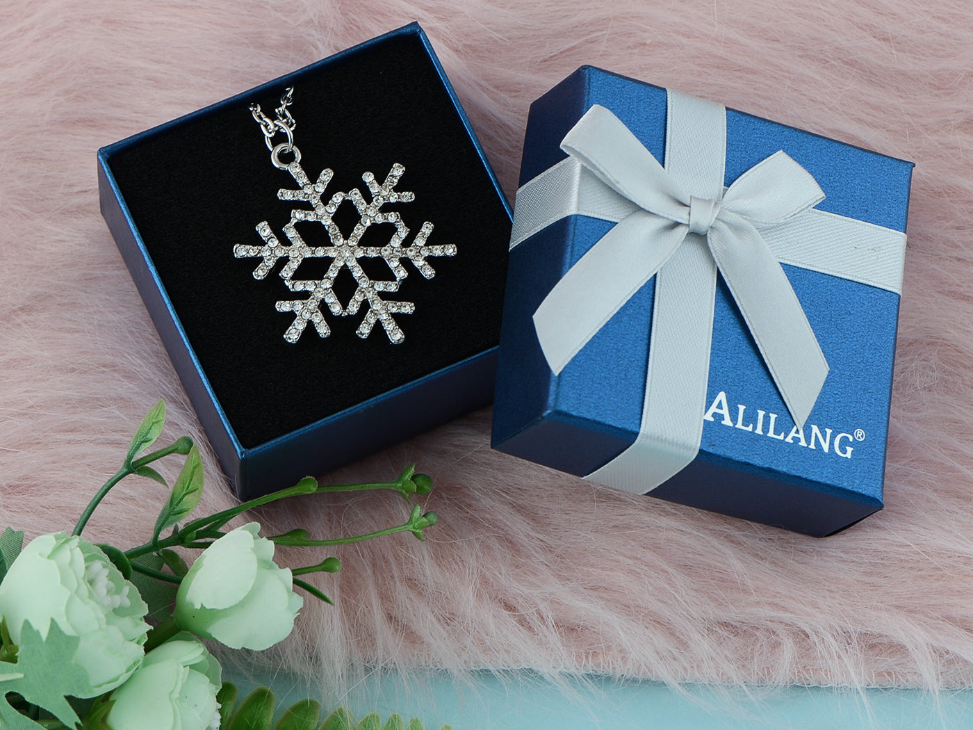 Tons Holiday Winter Snowflake Pendant Necklace