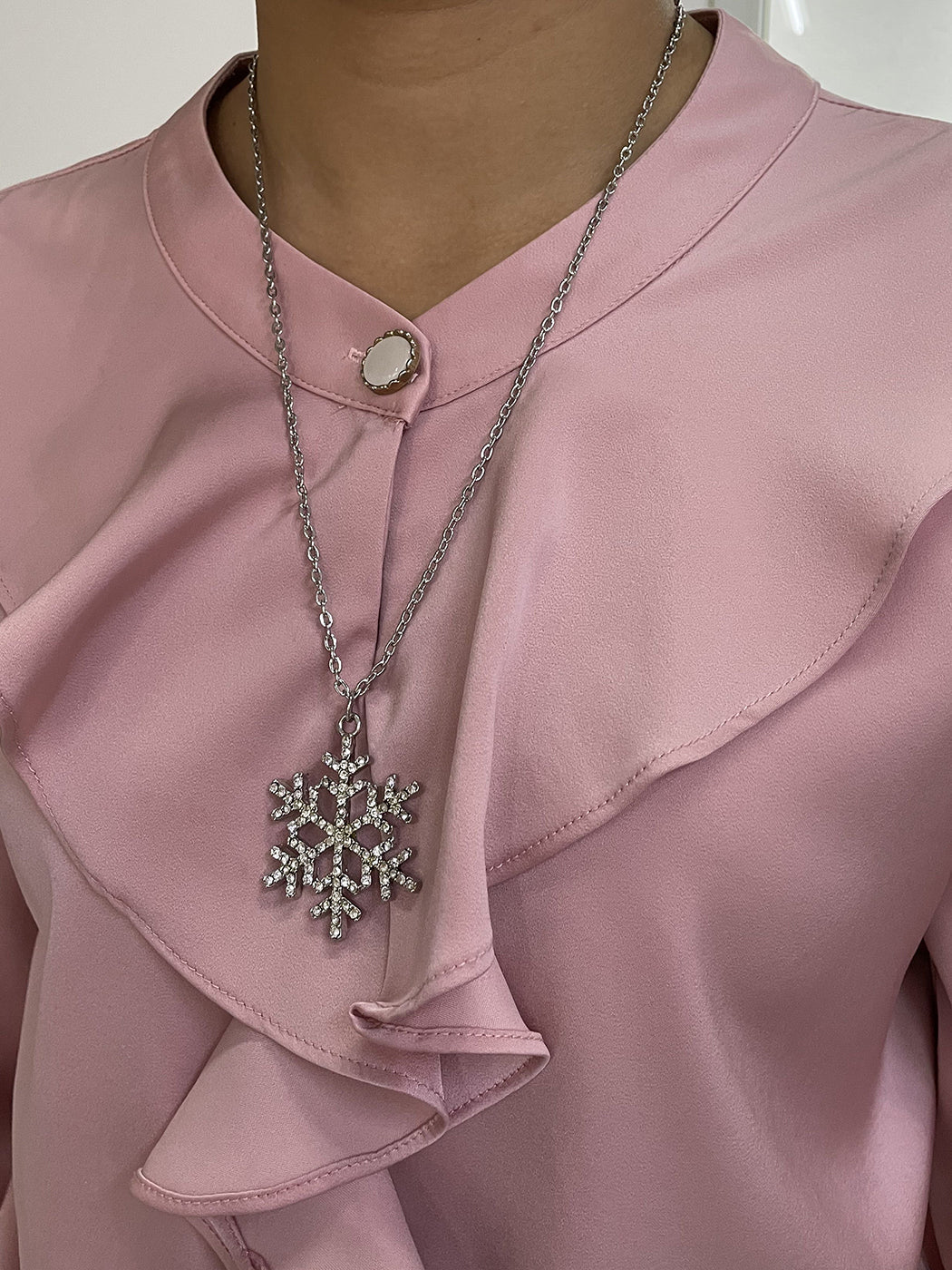 Tons Holiday Winter Snowflake Pendant Necklace