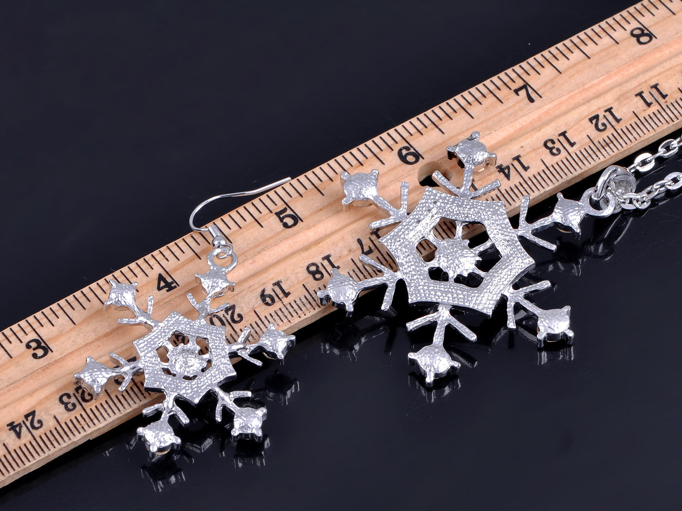 Hines Winter Snowflake Holiday Fun Necklace Vtg Earring Set