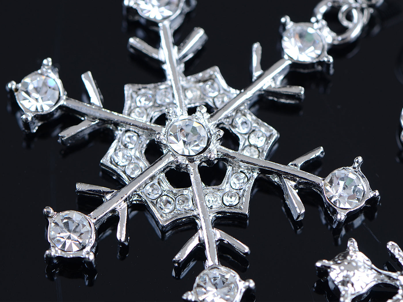 Hines Winter Snowflake Holiday Fun Necklace Vtg Earring Set