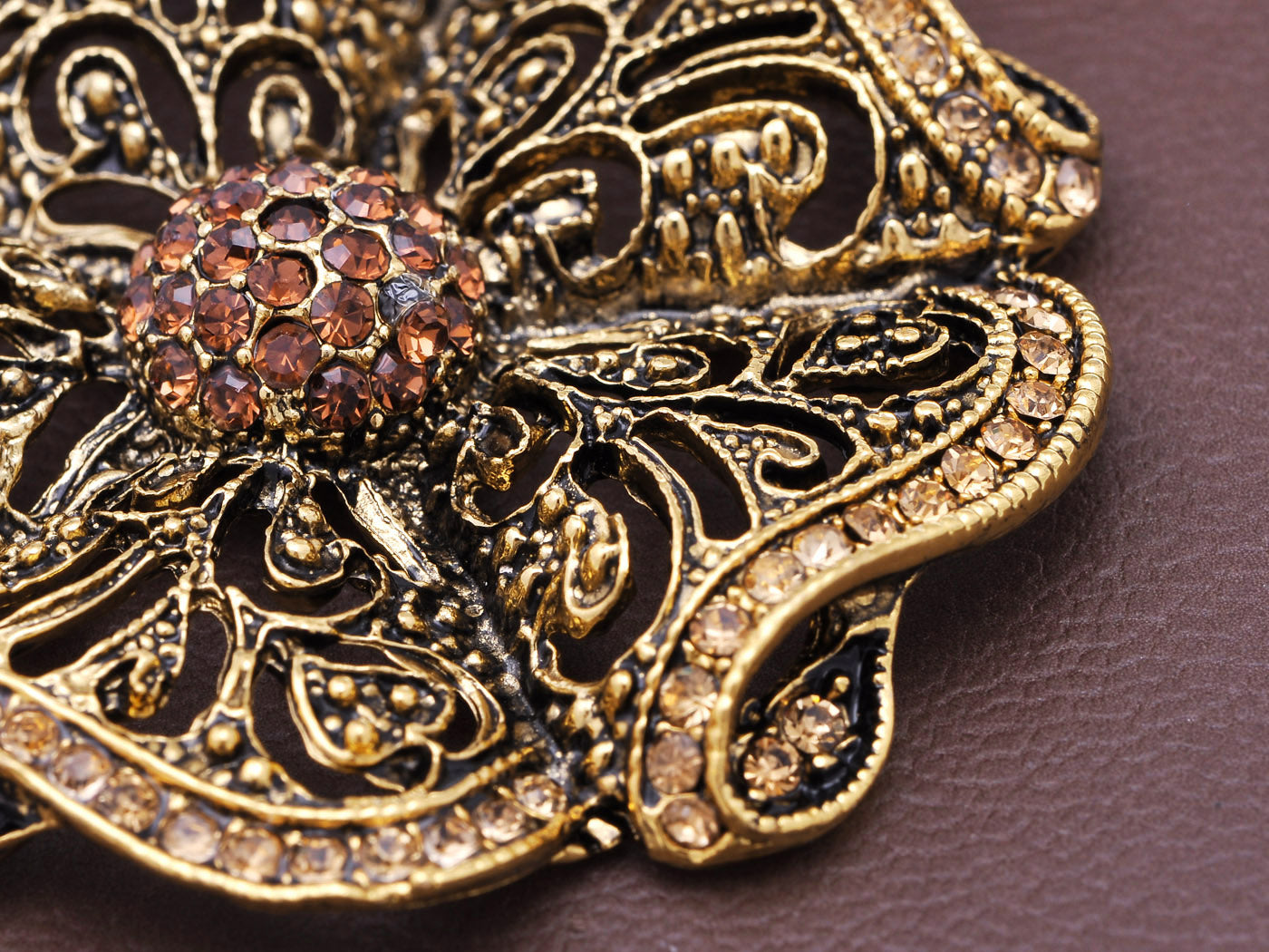 Exquisite Topaz Clustered Antique Style Flower Chain Necklace