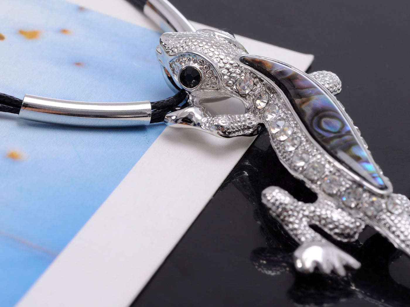 Green Resin Bead Body Water Gecko Lizard Pendant Necklace