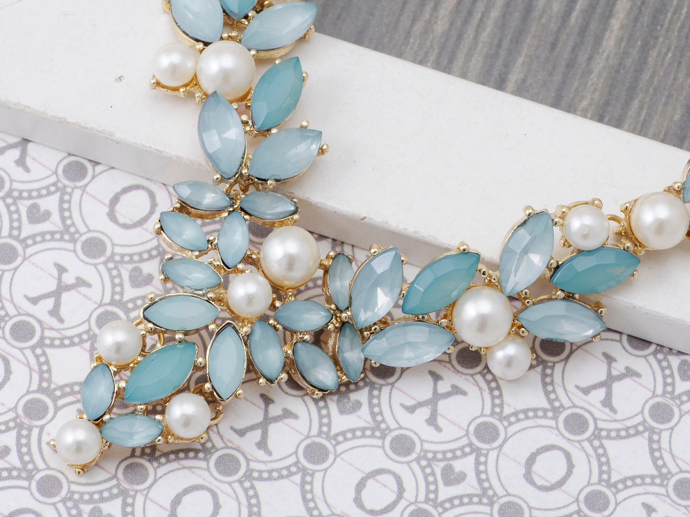 Light Turquoise Colored Ss Pearl Spring Bib Necklace
