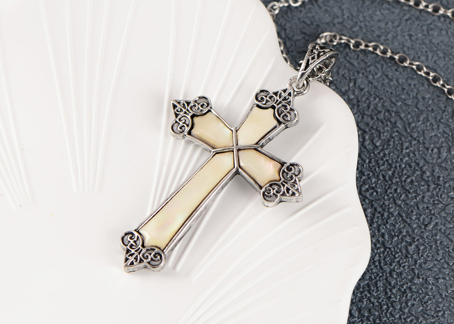 Alilang Vintage Inspired Silvery Tone Abalone Shell Religious Cross Pendant Necklace