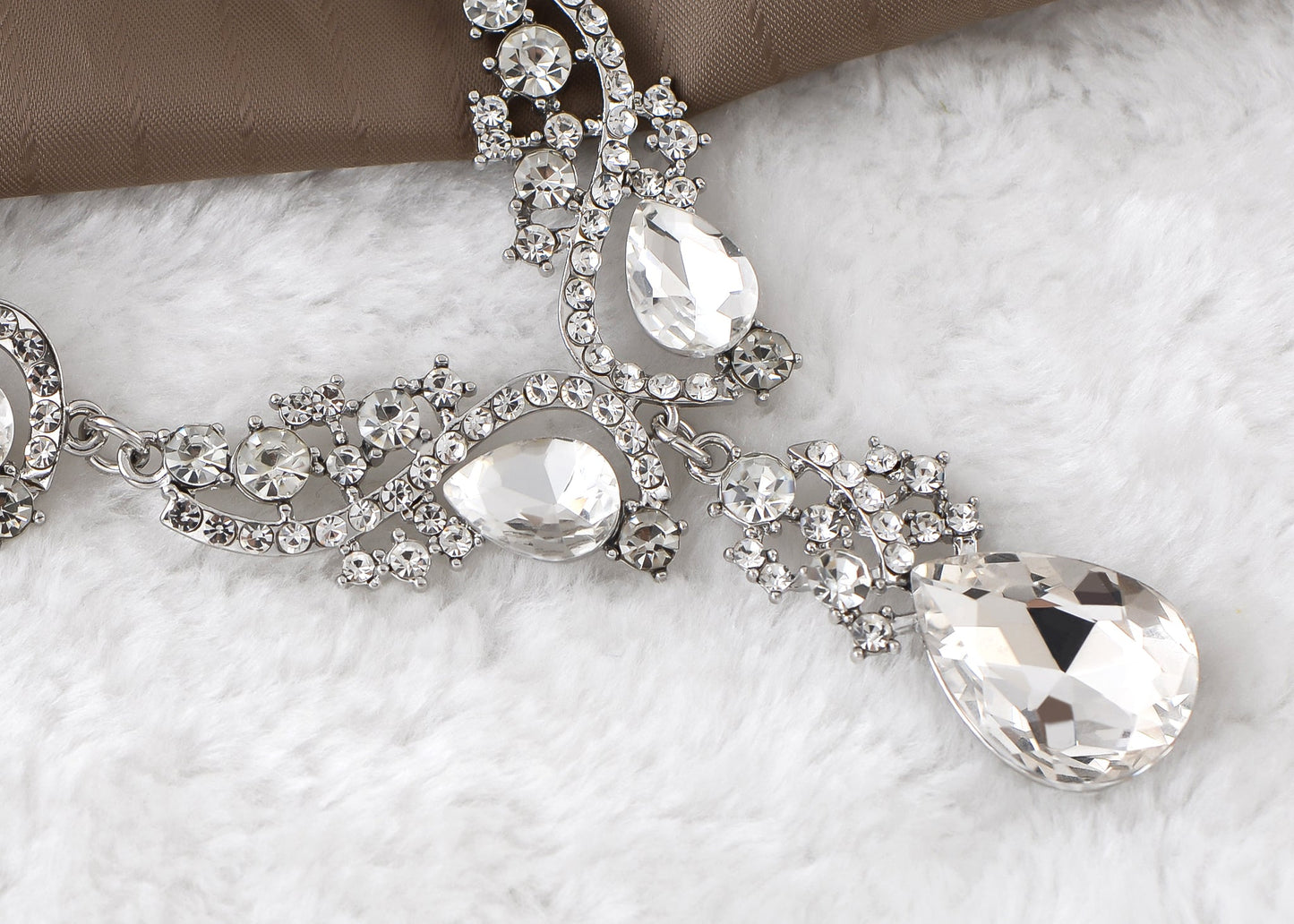 Elegant Crystal Bridal Necklace Earrings Set ¨C Rhinestone Wedding Party Costume Jewelry for Brides and Bridesmaids