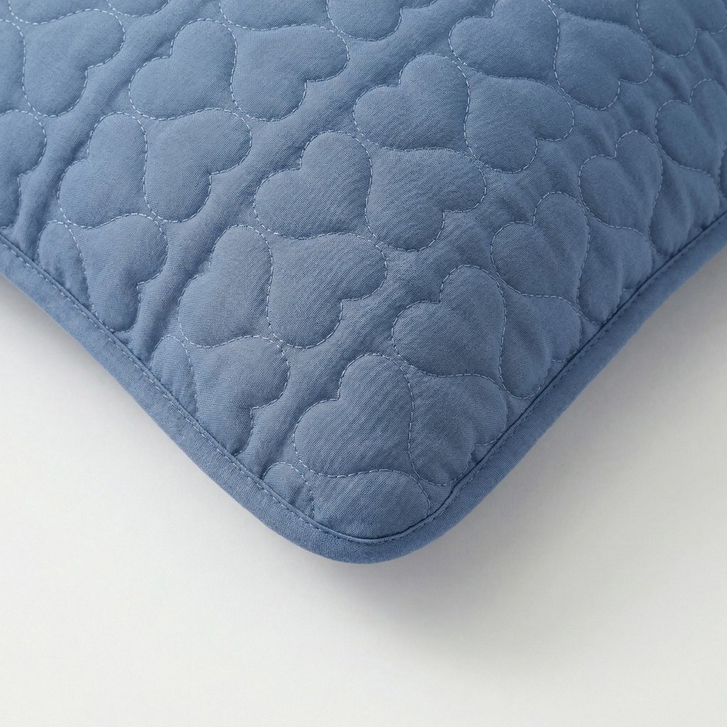 2-Pack Heart Quilted Pillowcases with Envelope Closure Decorative Sleep Cover Set 18.9x29in