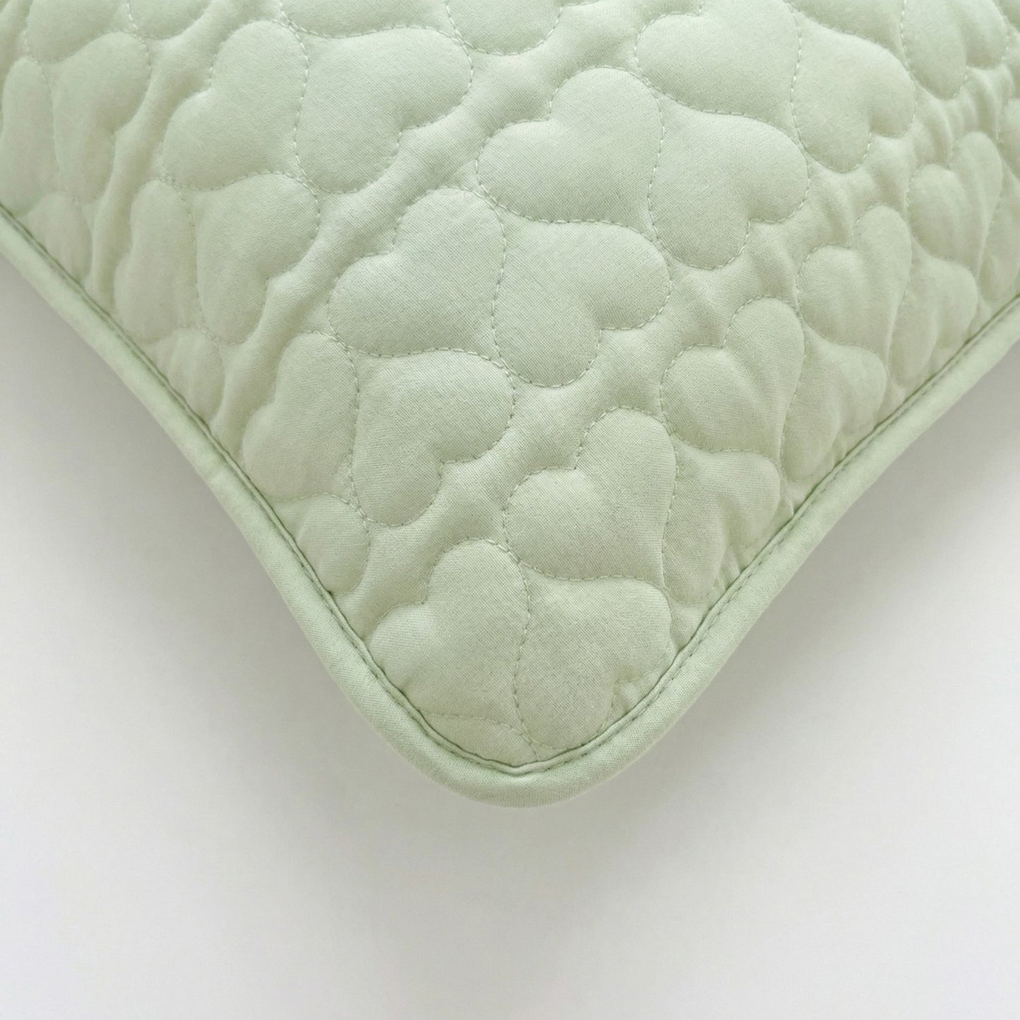 2-Pack Heart Quilted Pillowcases with Envelope Closure Decorative Sleep Cover Set 18.9x29in