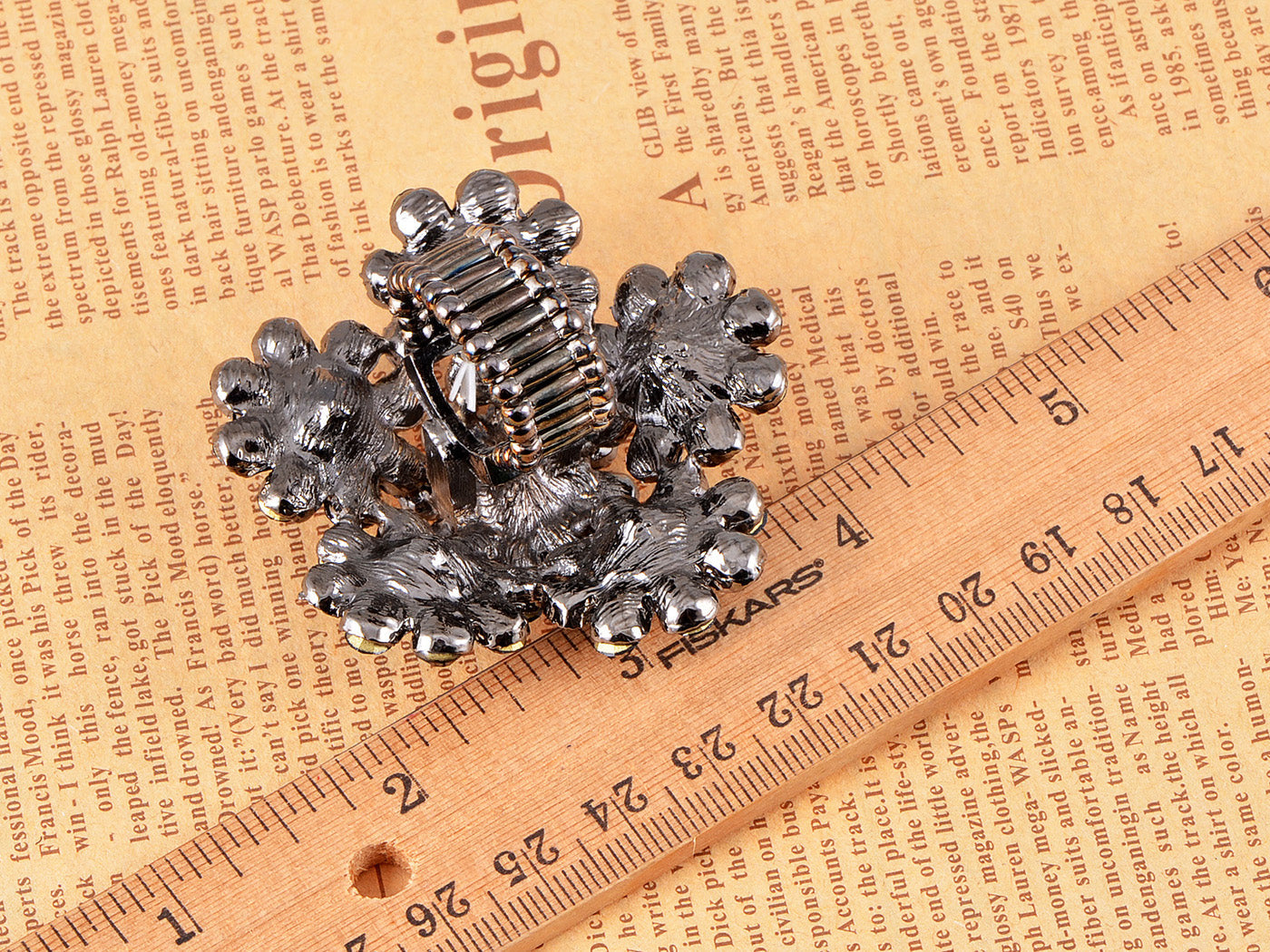 Dark Jet Fountain Flower Bouquet Cluster Floral Ust Ring