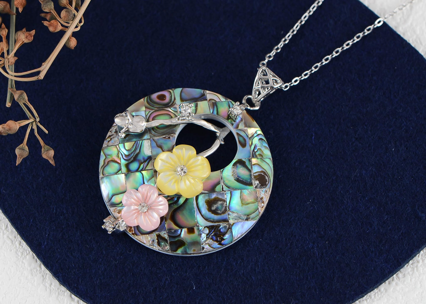 Alilang Natural Abalone Shell Silvery Tone Pendant Necklace with Relief Flower