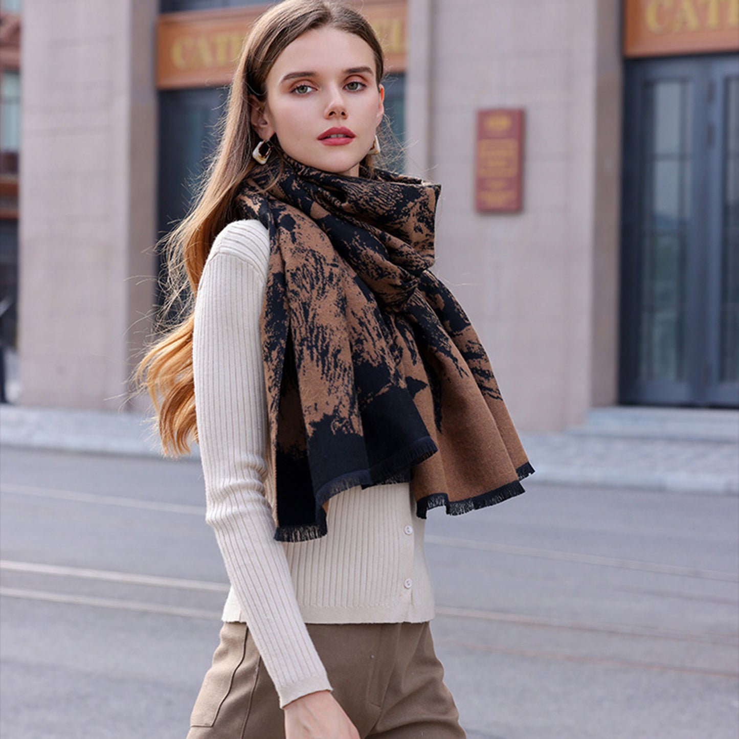 Abstract Print Woven Scarf with Soft Lightweight Fabric Modern Pattern and Frayed Edge Detailing