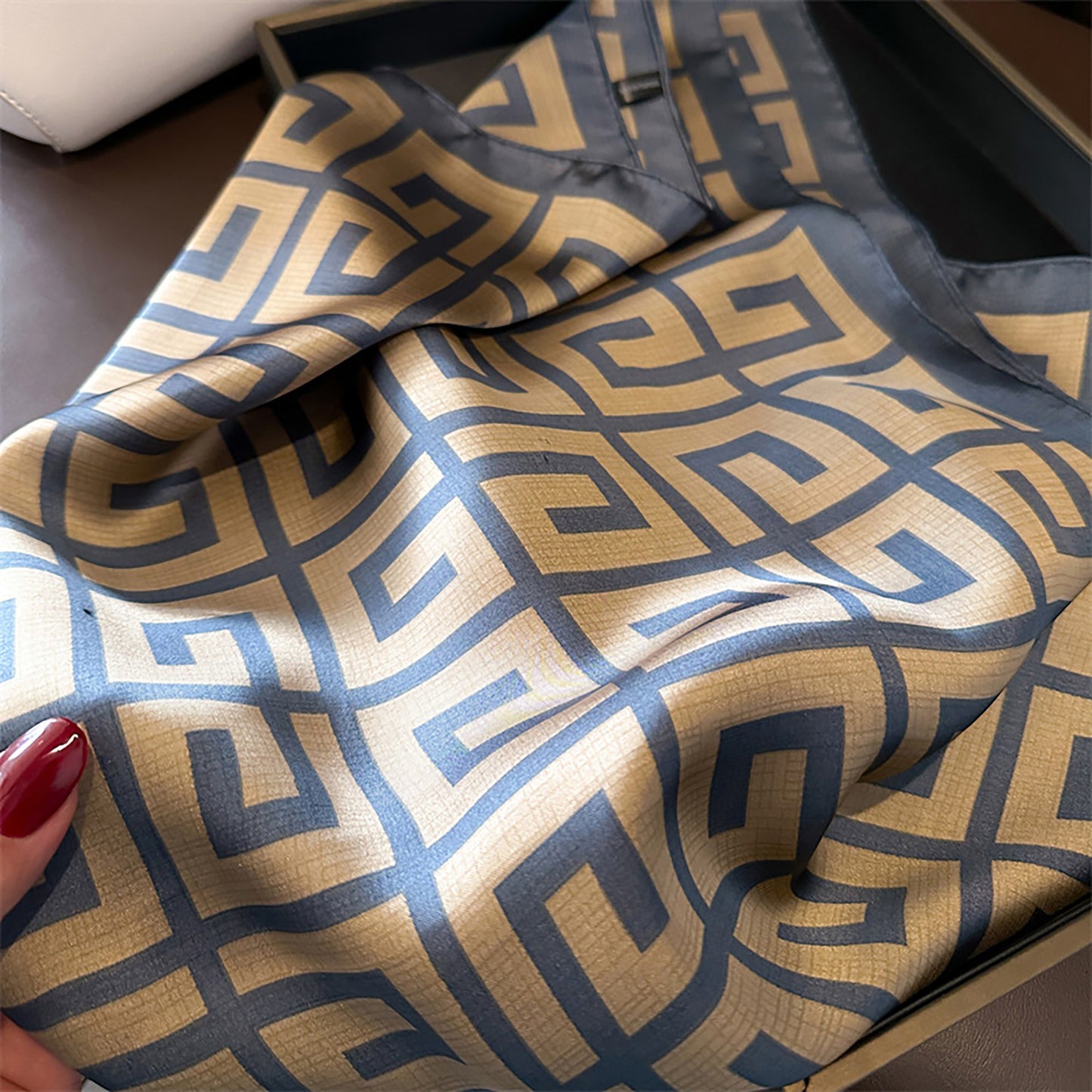 Satin Square Scarf with Geometric Pattern Design 27.5¡Á27.5 Inches