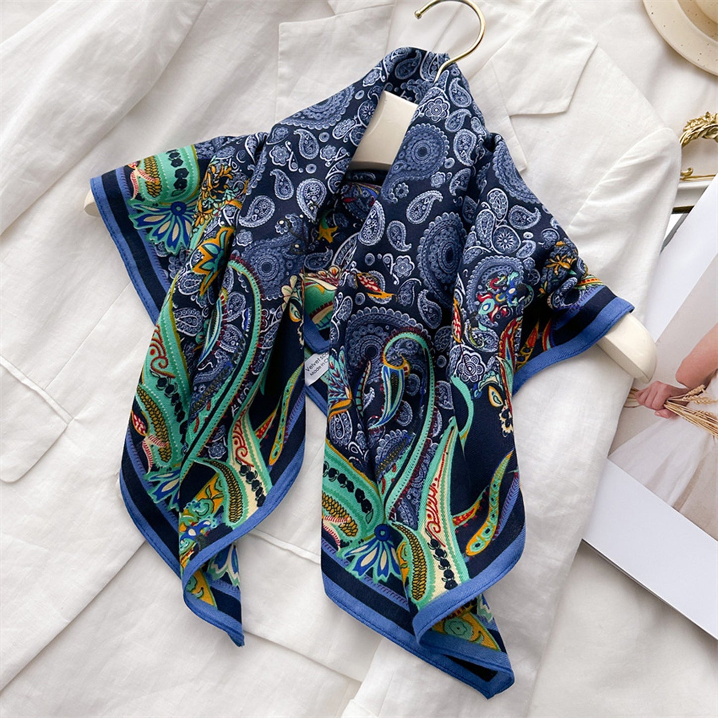 Paisley Print Scarf with Classic Bohemian Design 27¡Á27 Inches