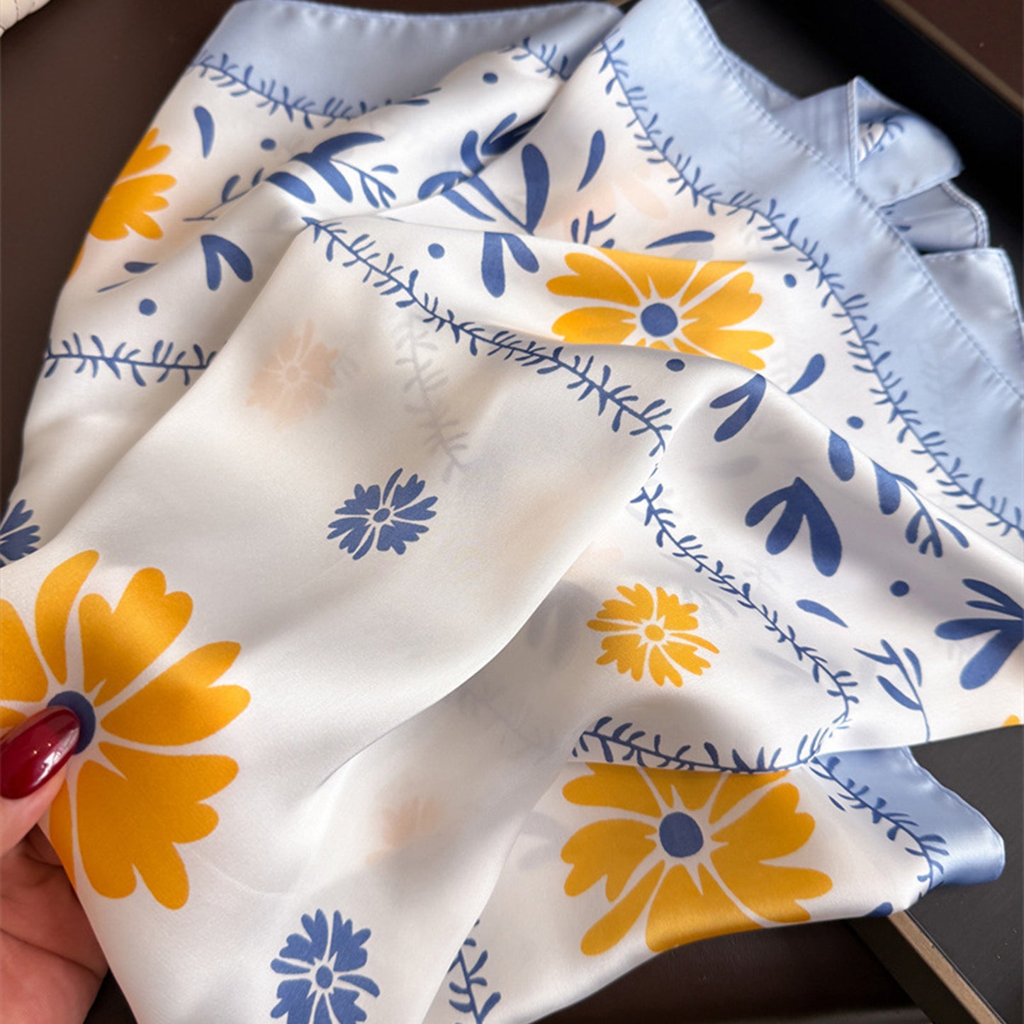 Cute Scarf with Floral Print and Soft Glossy Finish 27¡Á27 Inches