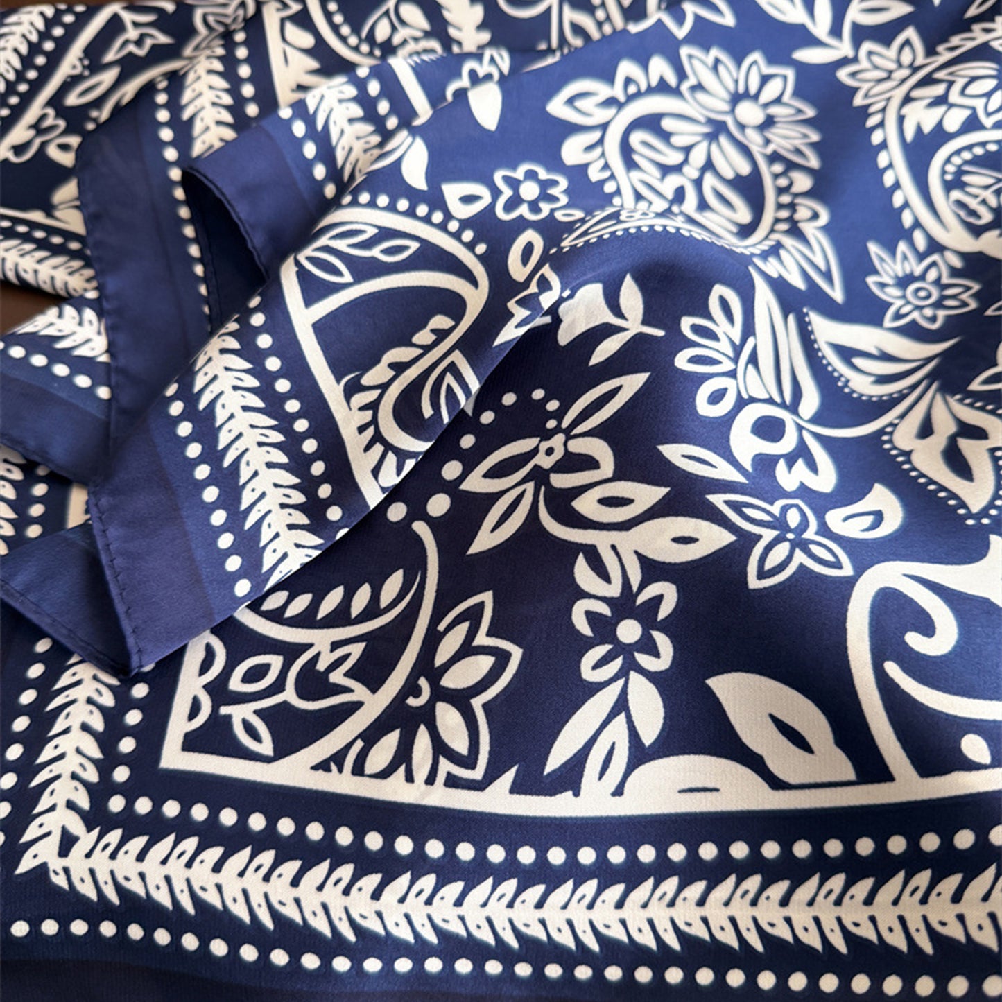 Satin Scarf with Classic Paisley Print 27¡Á27 Inches