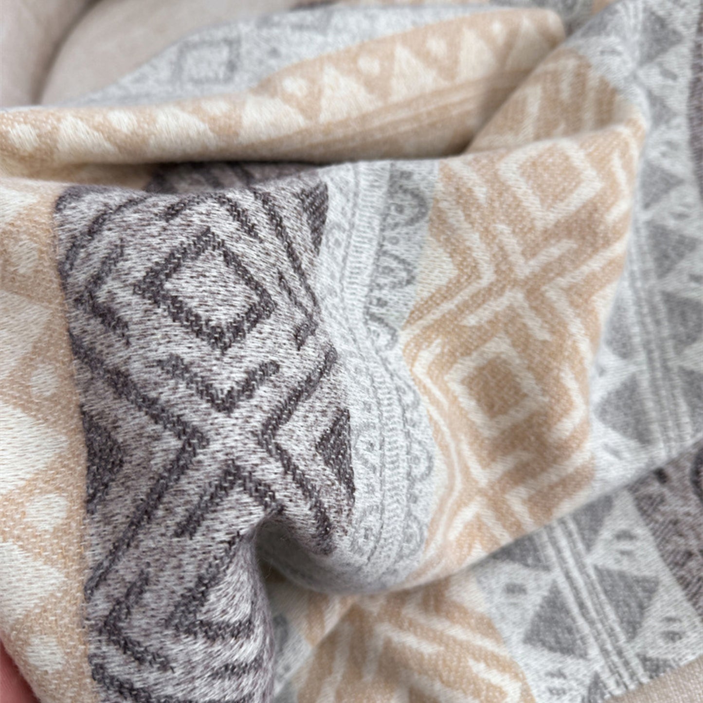 Soft Geometric Pattern Winter Scarf with Warm Cozy Knit Texture 78.5¡Á26 Inches