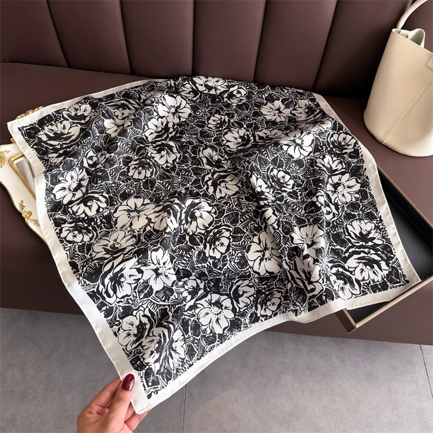 Floral Print Satin Square Scarf Lightweight Soft Neck Hair Accessory 27.5¡Á27.5 Inches