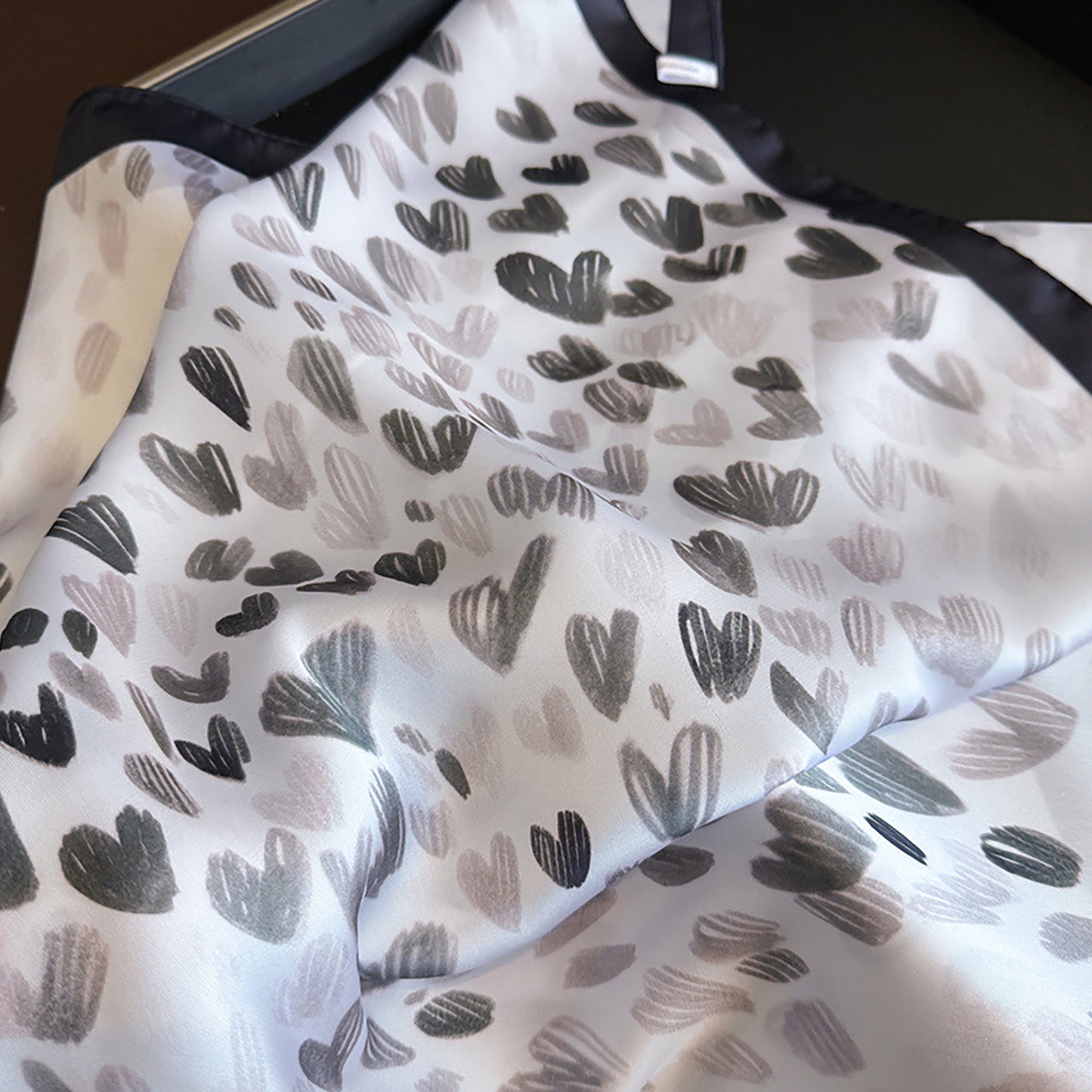 Satin Heart Print Square Scarf Lightweight Soft Fashion Accessory 27.5¡Á27.5inches