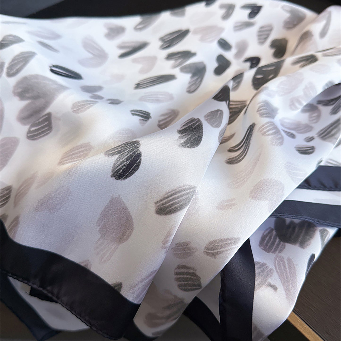 Satin Heart Print Square Scarf Lightweight Soft Fashion Accessory 27.5¡Á27.5inches