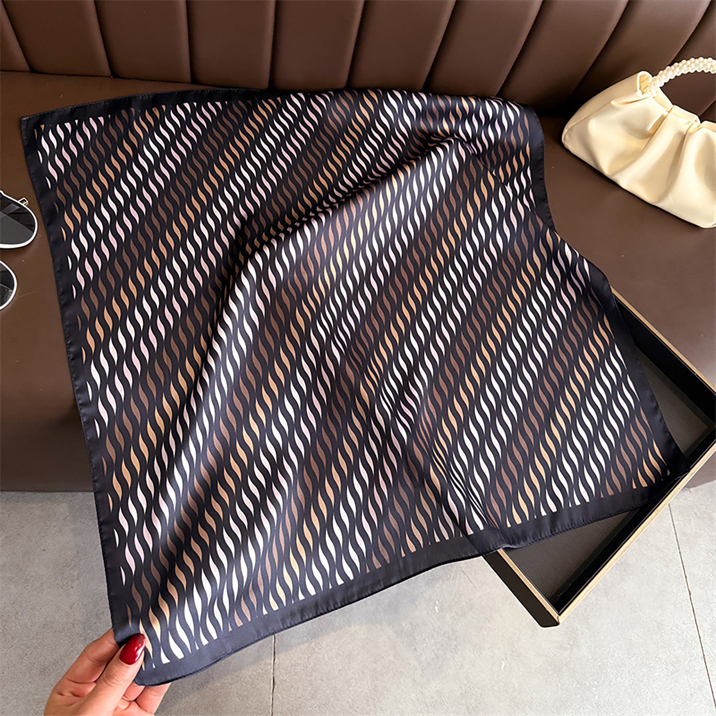 Women Satin Square Scarf with Modern Wavy Print Soft Accessory 27.5¡Á27.5inches