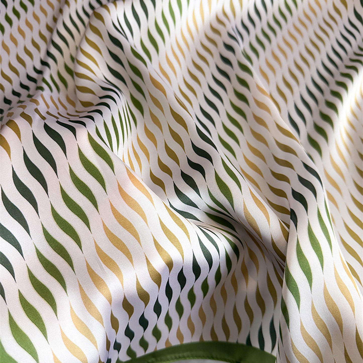 Women Satin Square Scarf with Modern Wavy Print Soft Accessory 27.5¡Á27.5inches