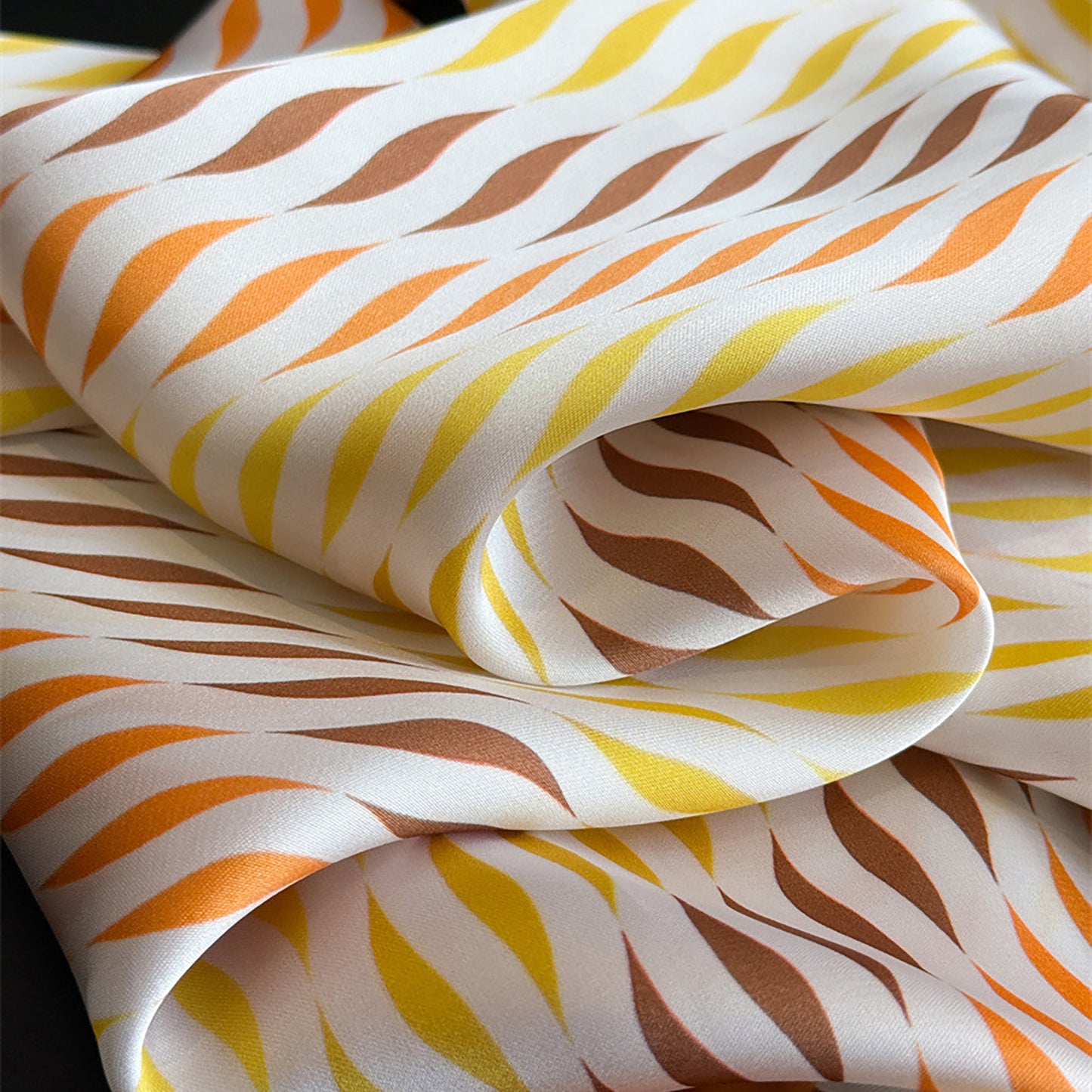 Women Satin Square Scarf with Modern Wavy Print Soft Accessory 27.5¡Á27.5inches