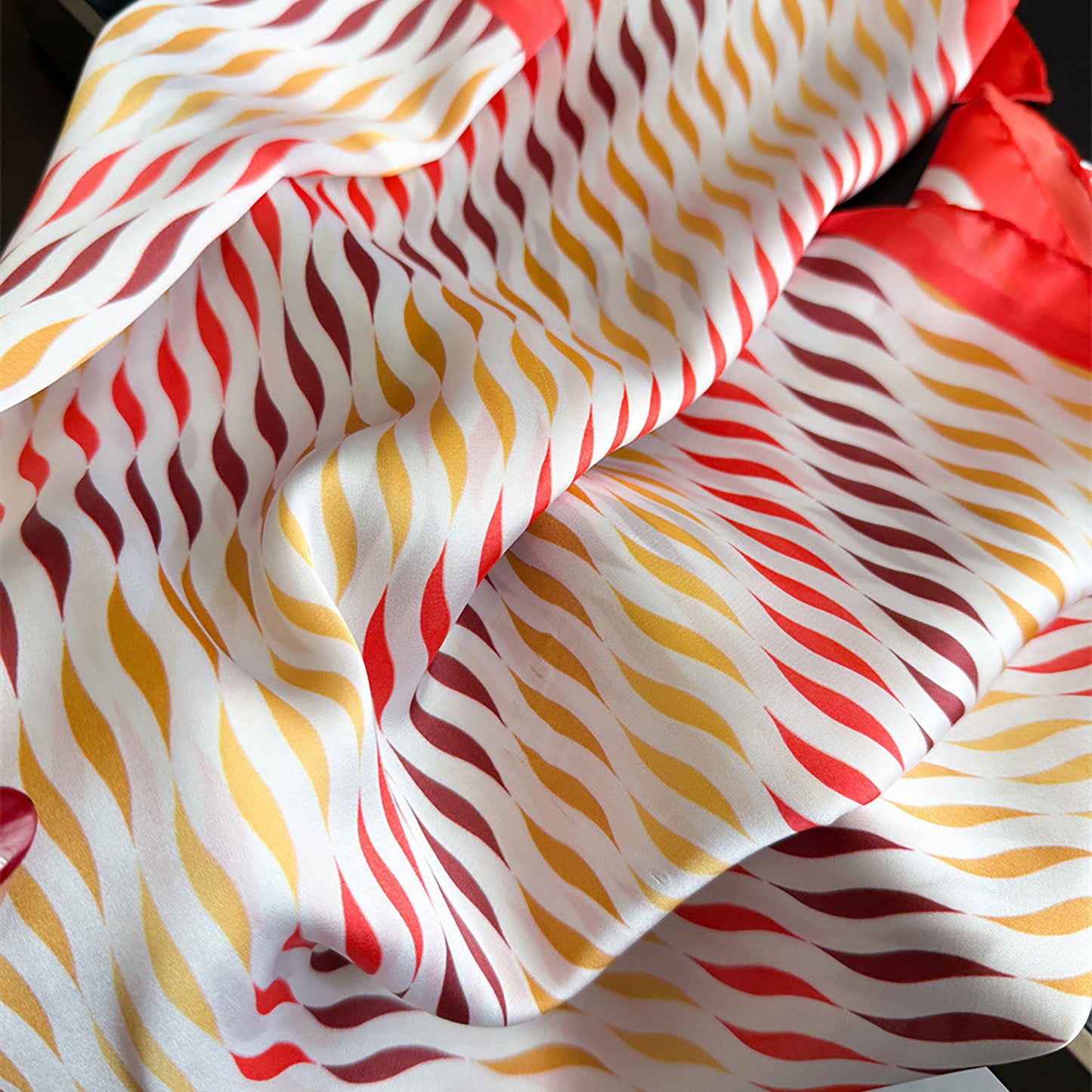 Women Satin Square Scarf with Modern Wavy Print Soft Accessory 27.5¡Á27.5inches