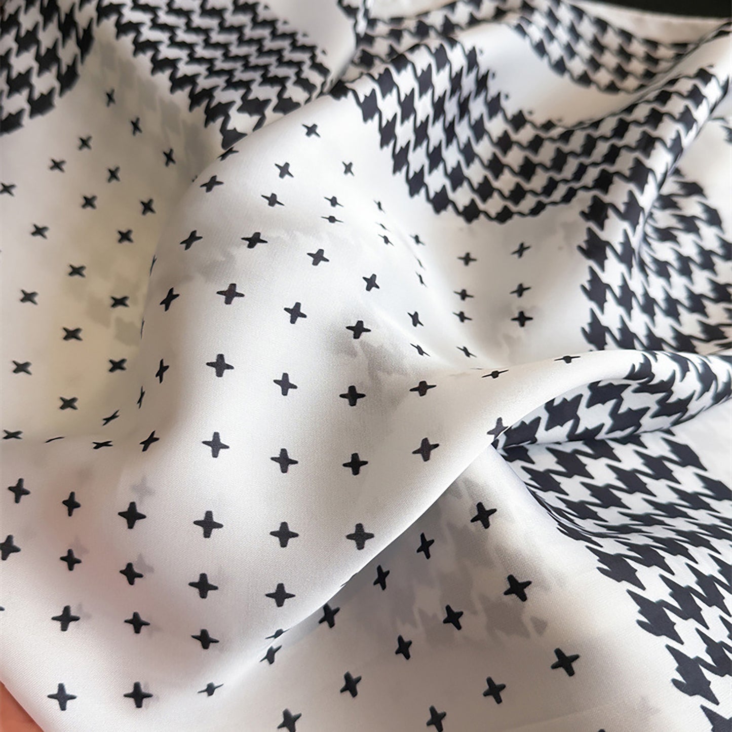 Women Satin Square Scarf with Houndstooth Print Fashion Accessory 27.5¡Á27.5inches