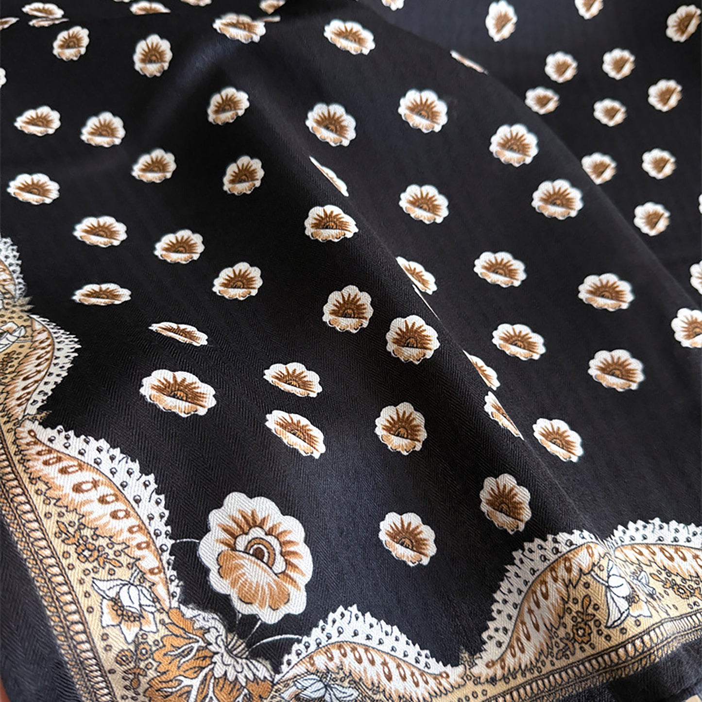 Women Square Scarf with Floral Border Soft Lightweight Fashion Accessory 27.5¡Á27.5inches