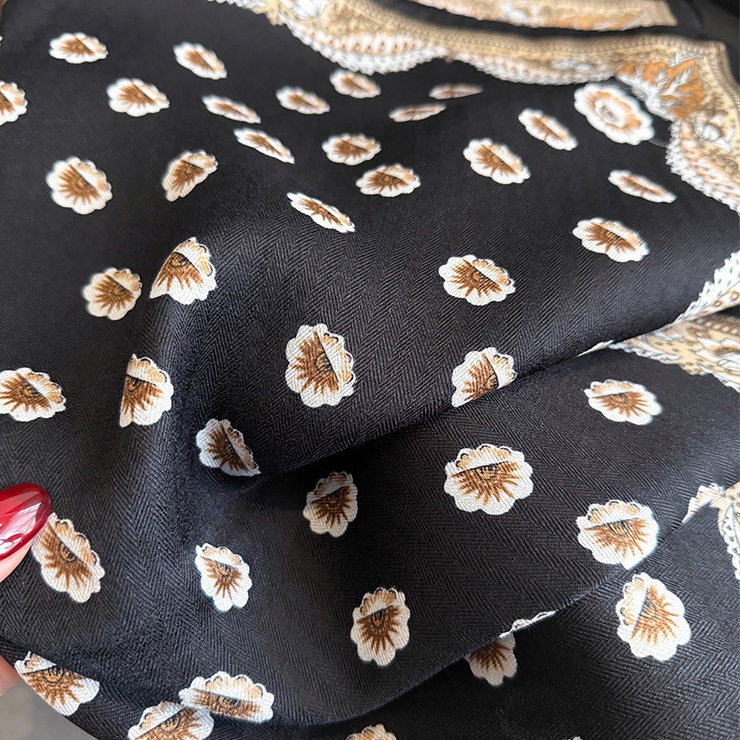 Women Square Scarf with Floral Border Soft Lightweight Fashion Accessory 27.5¡Á27.5inches