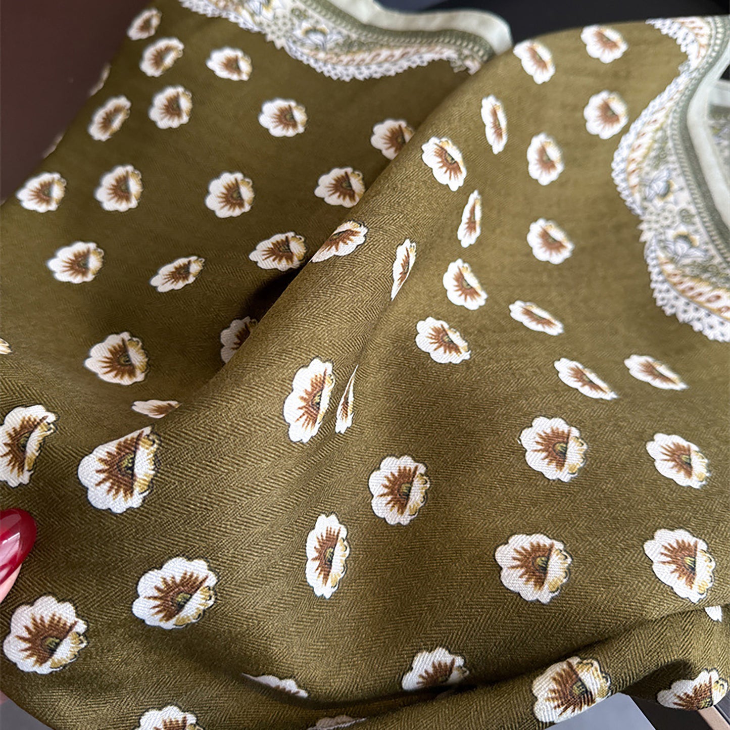 Women Square Scarf with Floral Border Soft Lightweight Fashion Accessory 27.5¡Á27.5inches