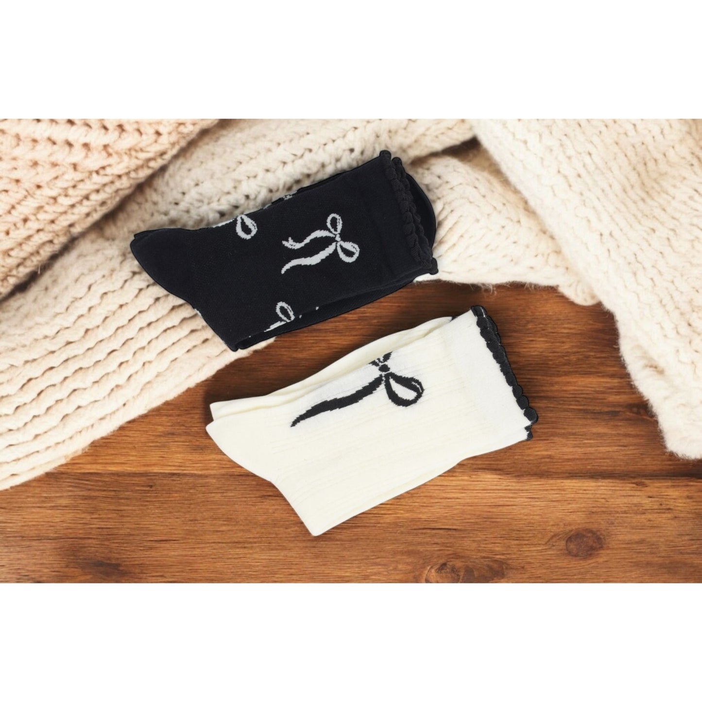 2-Pack Bow Pattern Crew Socks with Scalloped Trim and Contrast Details