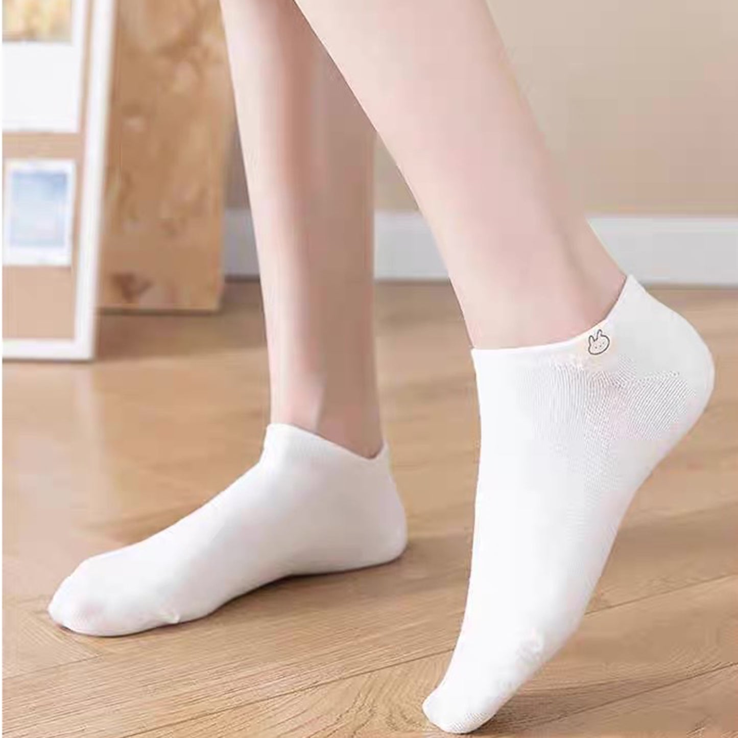 Women's 5 Pairs Women's Ankle Socks Soft Cotton Stretch Fabric with Cute Cartoon Animal Tags Comfortable Everyday Low-Cut Design