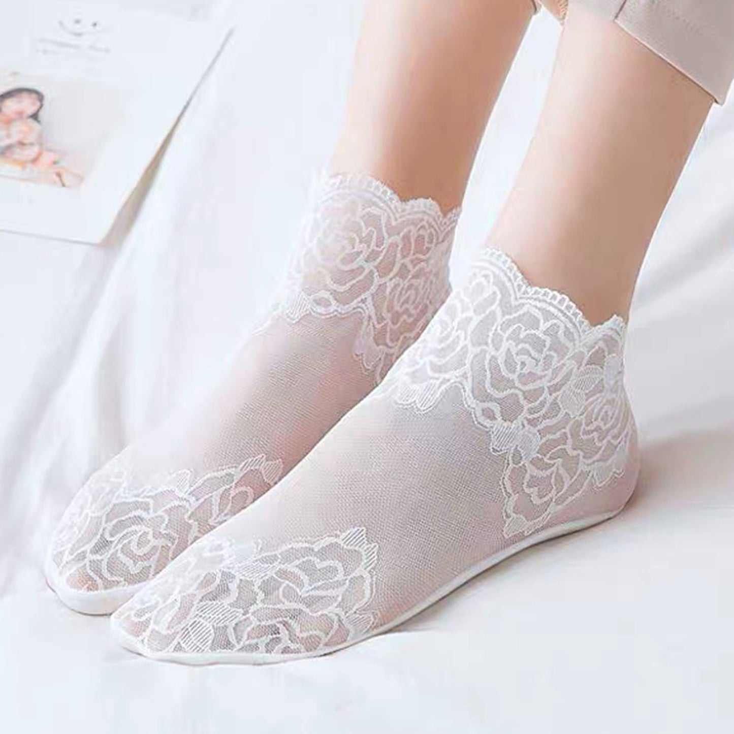 Floral Lace No Show Socks Lightweight Low Cut Sheer Liner with Silicone Heel Grip Elegant Invisible Design for Flats