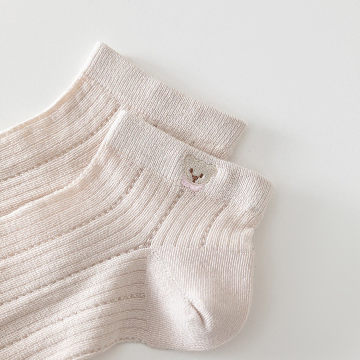 3-Pack Women's Ribbed Cotton Ankle Socks with Embroidered Bear and Moisture-Wicking Comfort