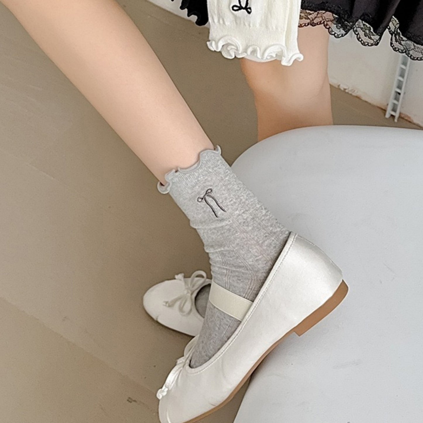 6-Pack Ruffle Trim Crew Socks with Ribbed Texture and Delicate Bow Accent