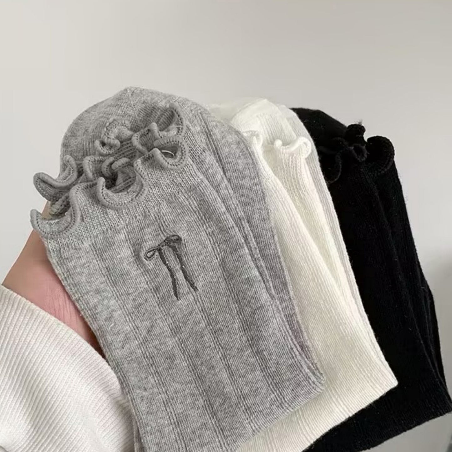 6-Pack Ruffle Trim Crew Socks with Ribbed Texture and Delicate Bow Accent